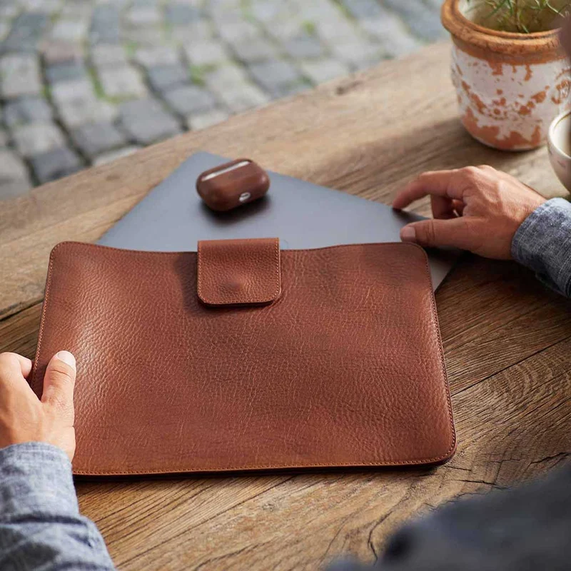Surface Pro Hülle aus Leder mit Lasche