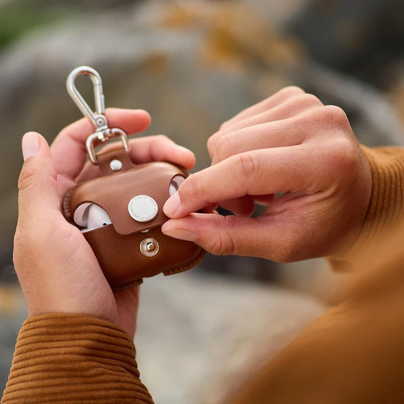 Airpods Hülle aus Leder mit Karabiner PAUL